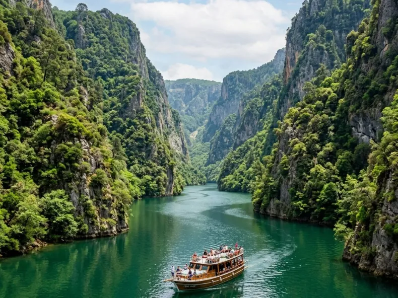 Green Canyon Katamaran-Tour ab Side: Stille Wasser & wilde Natur