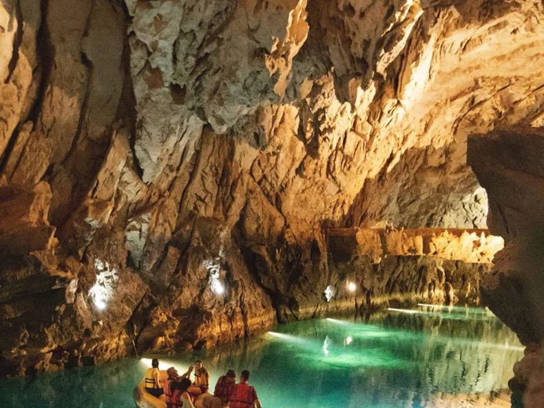 Altınbeşik-Höhle & Ormana ab Side: Bootsfahrt auf dem unterirdischen See im Taurusgebirge