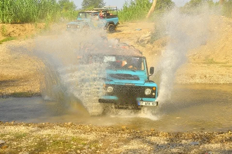 Jeep-Safari ab Belek: Ganztägige Offroad-Tour durchs Taurusgebirge mit Mittagessen und Hotelabholung