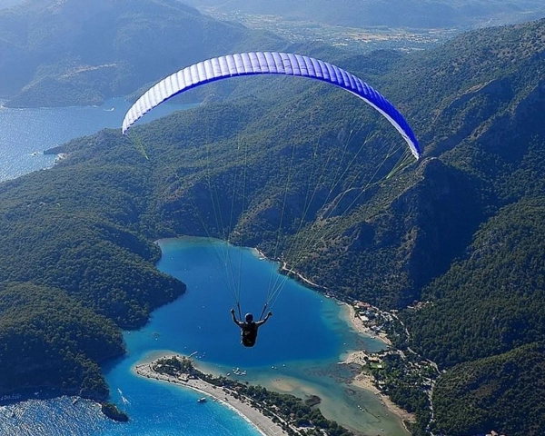 Making paragliding in Side