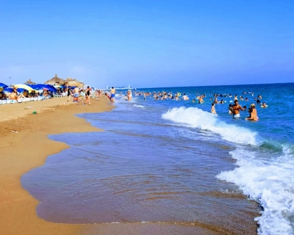 شاطئ أنطاليا لارا