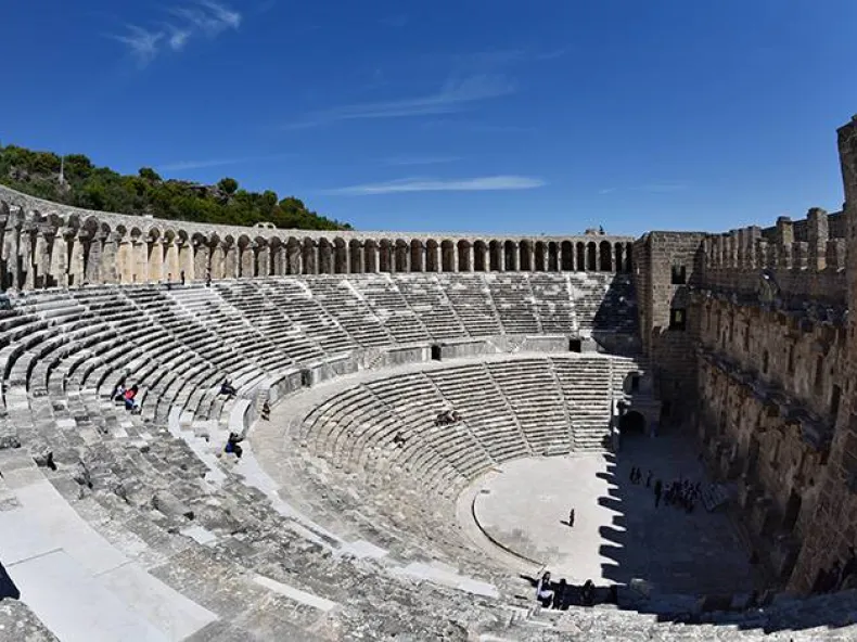 Entdecken Sie das antike Theater von Aspendos: Wegbeschreibung und Details, die Sie nicht verpassen sollten