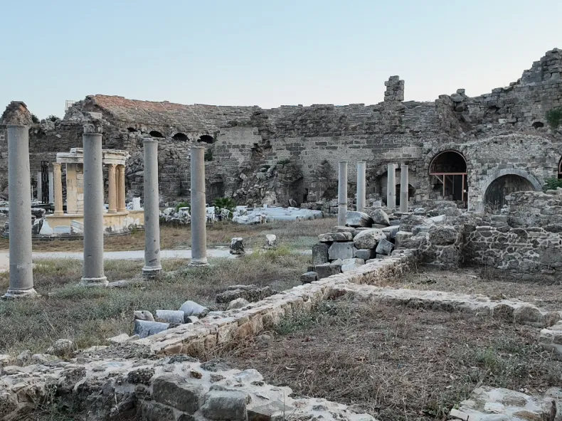 “Türkiye'de Unutulmaz Tatil Turları: Plaj, Tarih ve Macera Bir Arada!” - 2