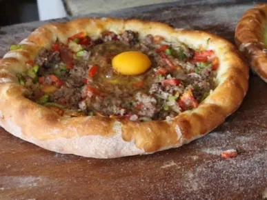 5 Traditionelle Gerichte, die Sie in Antalya Probieren Müssen | Piyaz, Kabak Tatlısı und Mehr - 2
