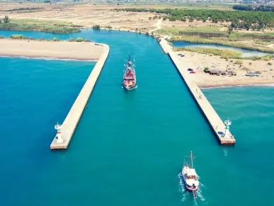 Side Boat Tour to Caretta Bay: River Cruise, Ocean Swim and Foam Party