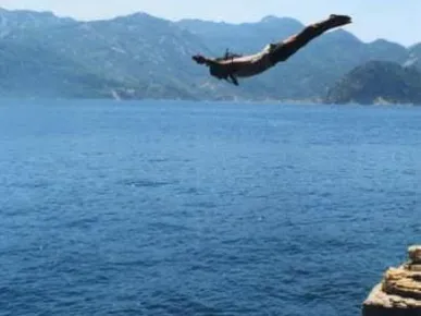 Side Pirate Boat vs. Relax Cruise: Which One is Best for You?